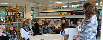 Junge Leute bei der Berufsorientierung