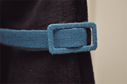 Detailansicht eines blauen Grütels